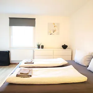  Apartment Charming & Cozy Retreat For 2 - Near Ringpark