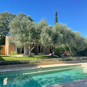 https://chambre-dhote-met-zwembad-en-zicht-op-de-rhnevallei.fr-provencehotel.com